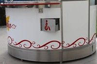 Cassettino porgi vivande per favorire l'autonomia di persone portatori di handicap